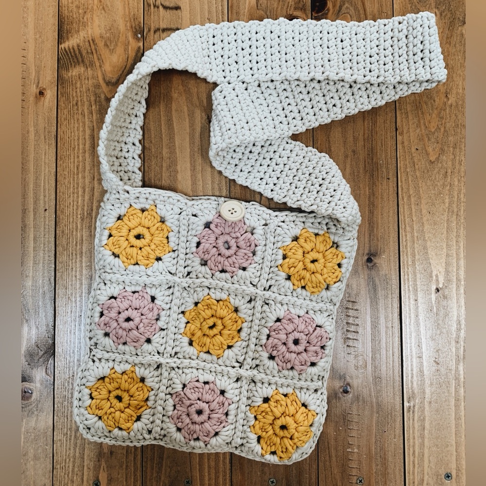 Crochet flower crossbody